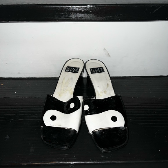 Realisation Par Shoes - vintage hand painted yin yang kitten heel